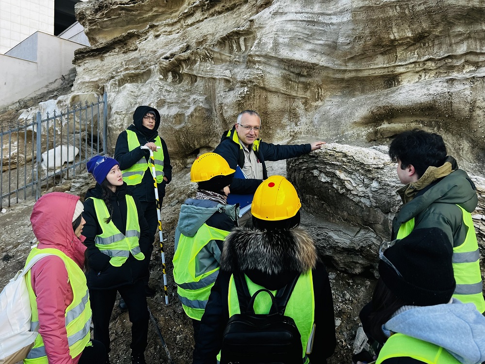 Жер туралы ғылымдар саласындағы ғылым магистрі 