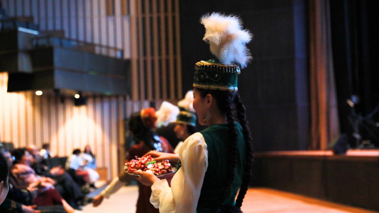 Студенттер Республика күніне орай концерт ұйымдастырды