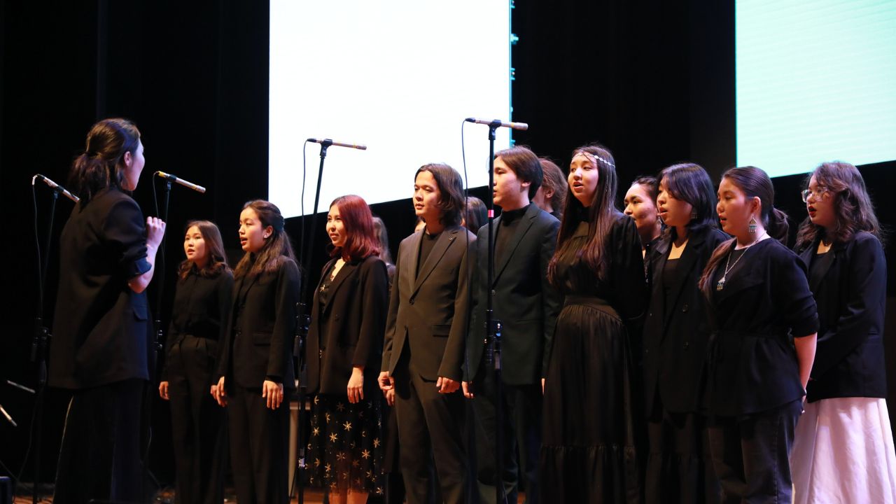 Студенттер Республика күніне орай концерт ұйымдастырды