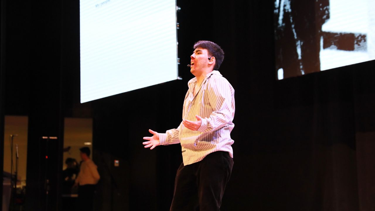 Студенттер Республика күніне орай концерт ұйымдастырды