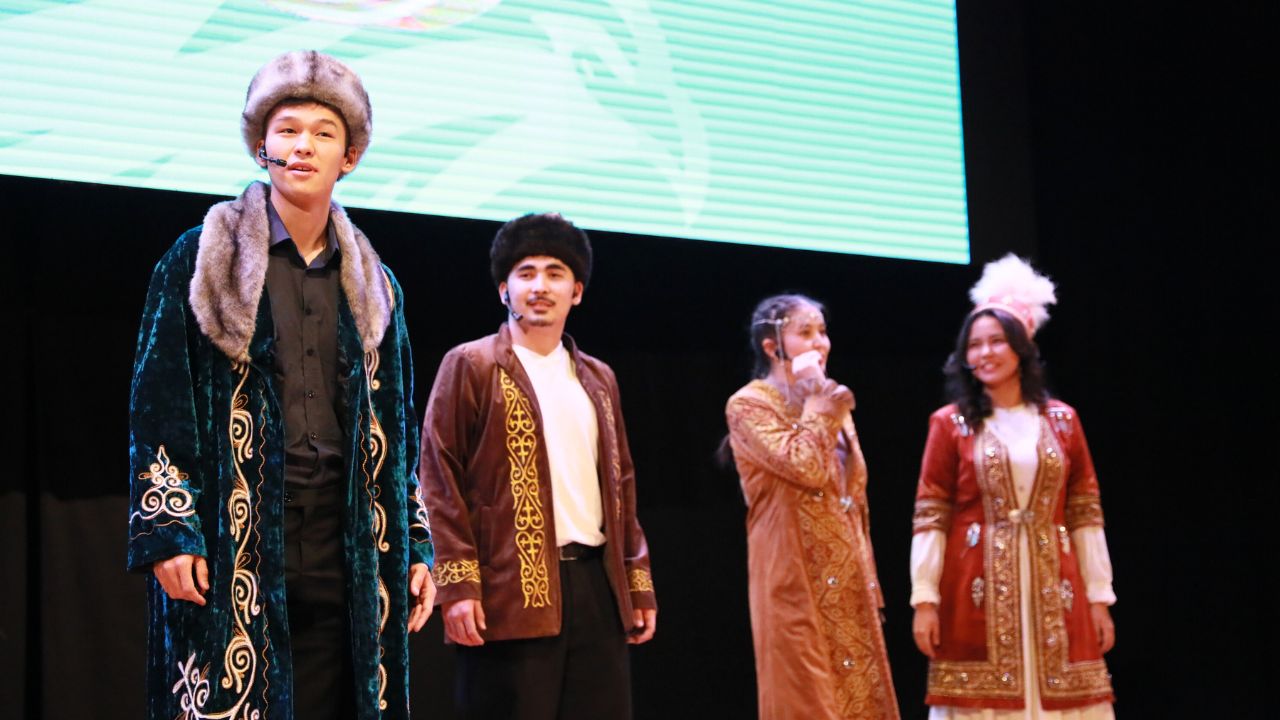 Студенттер Республика күніне орай концерт ұйымдастырды