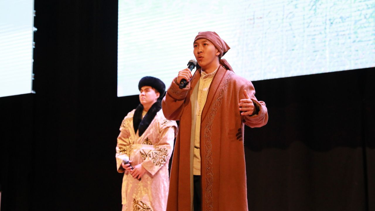 Студенттер Республика күніне орай концерт ұйымдастырды