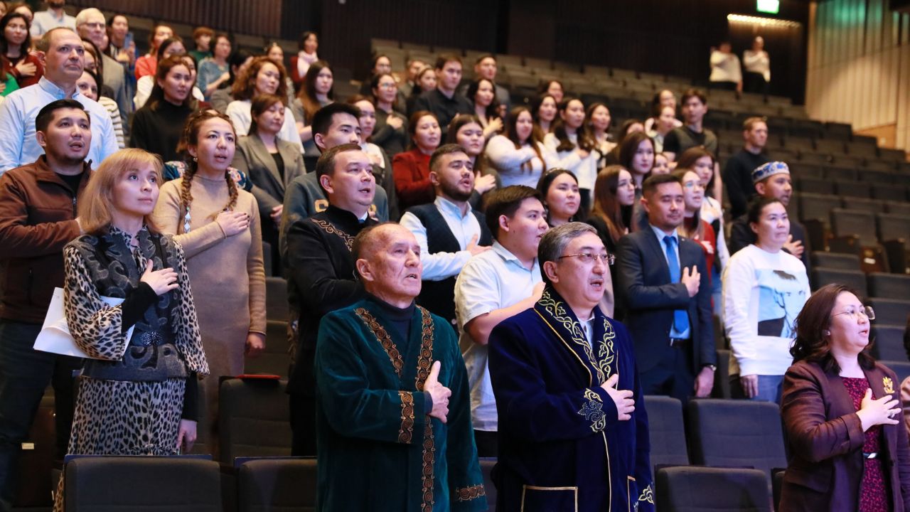 Студенттер Республика күніне орай концерт ұйымдастырды