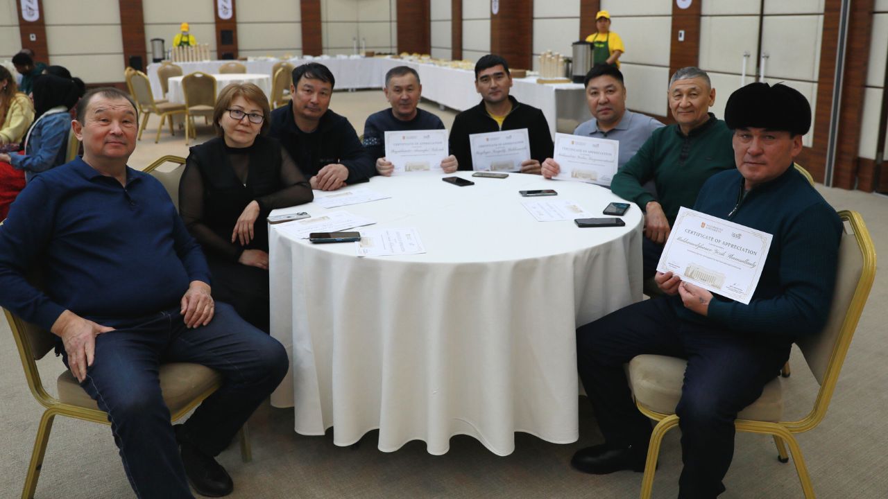 Қоғамдастық құру: NU-да белсенді шетелдік студенттер мен қызметкерлерді құттықтады 