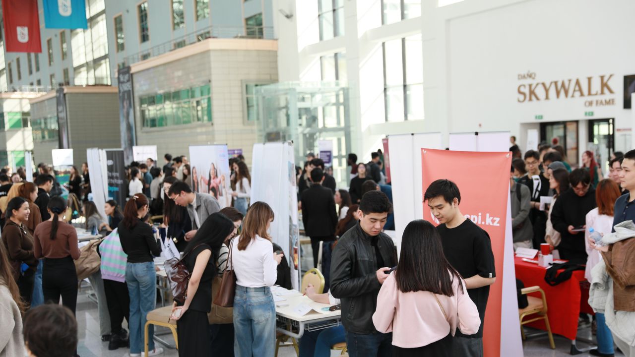 Job fair 2025: более 120 компаний ищут таланты среди выпускников NU