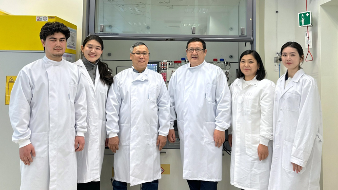 Кофейные аккумуляторы и мини-реакторы: казахстанские разработки - в британском химическом журнале