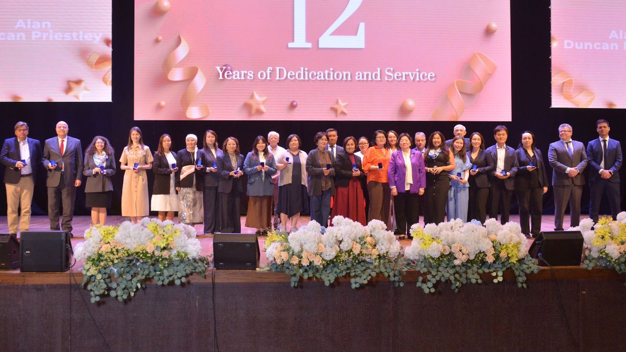 Министр Саясат Нұрбек NU он бес жылдығымен құттықтады