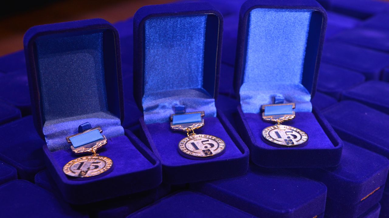 Министр Саясат Нұрбек NU он бес жылдығымен құттықтады