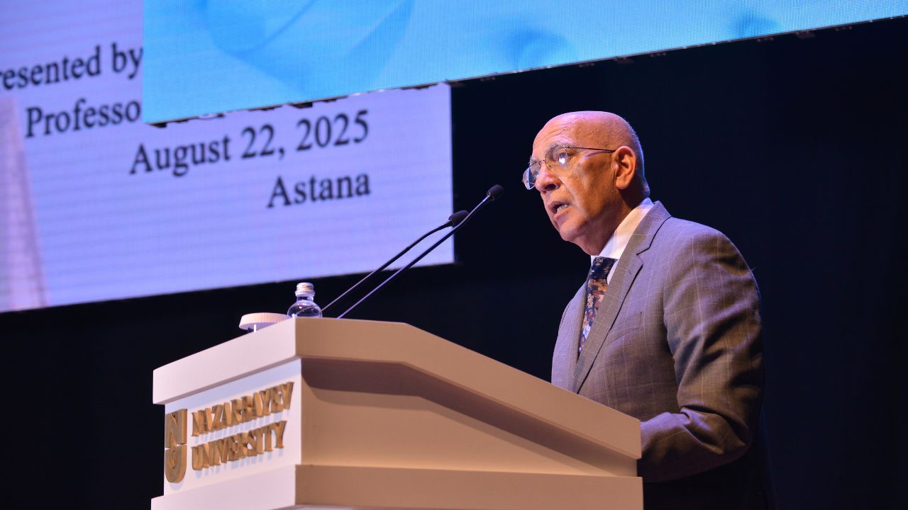 Министр Саясат Нұрбек NU он бес жылдығымен құттықтады