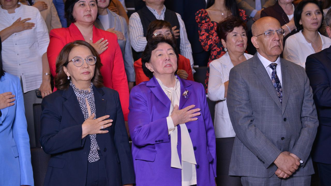 Министр Саясат Нұрбек NU он бес жылдығымен құттықтады