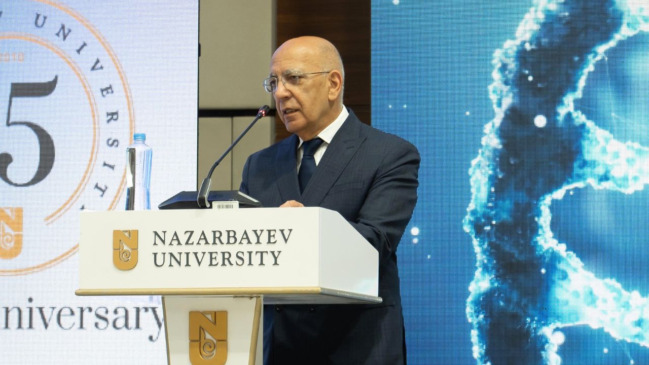 Өмір туралы ғылымдар орталығына – 15 жыл: ашылымнан науқасты емдеуге дейін