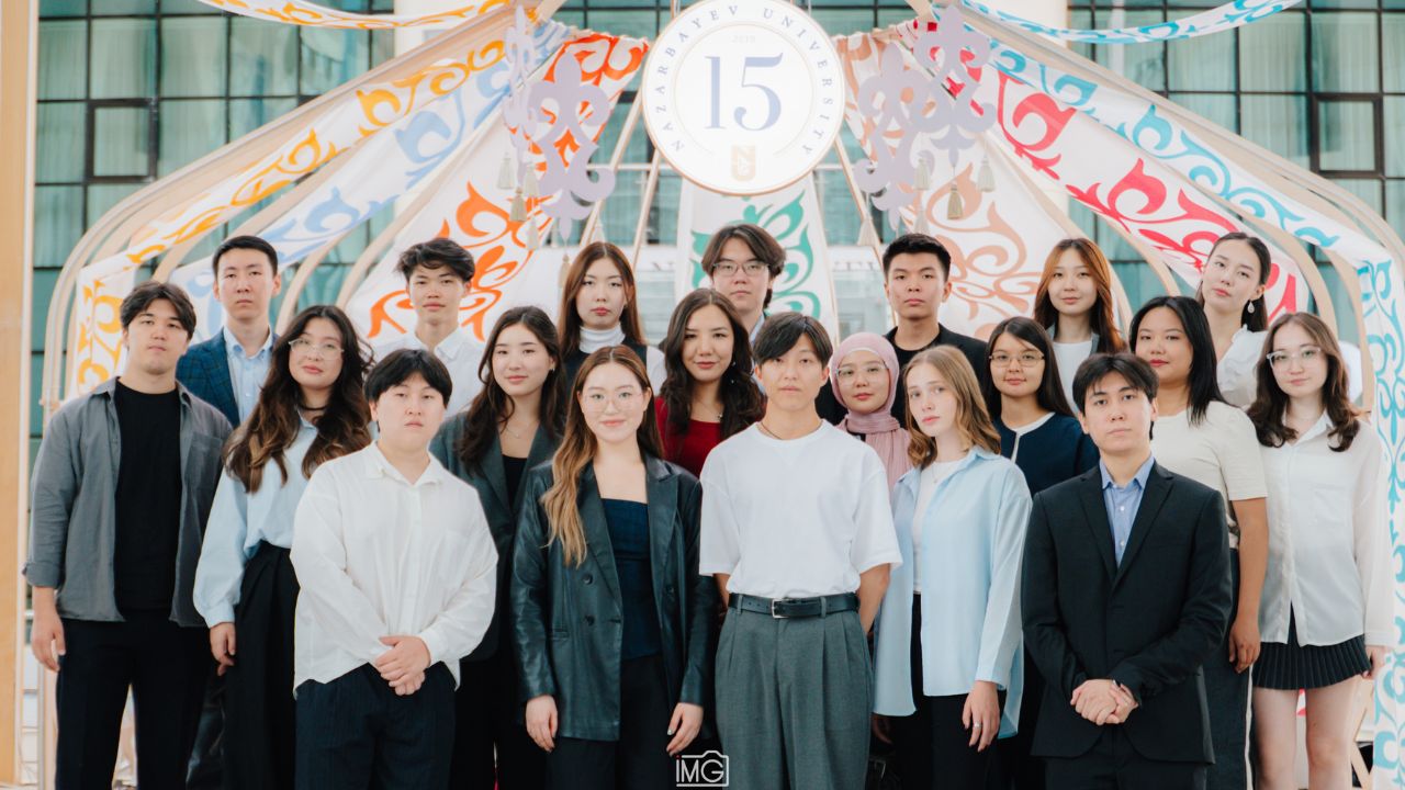 NU студенттері Парижде өткен беделді iGEM байқауында алтын медаль иегері атанды