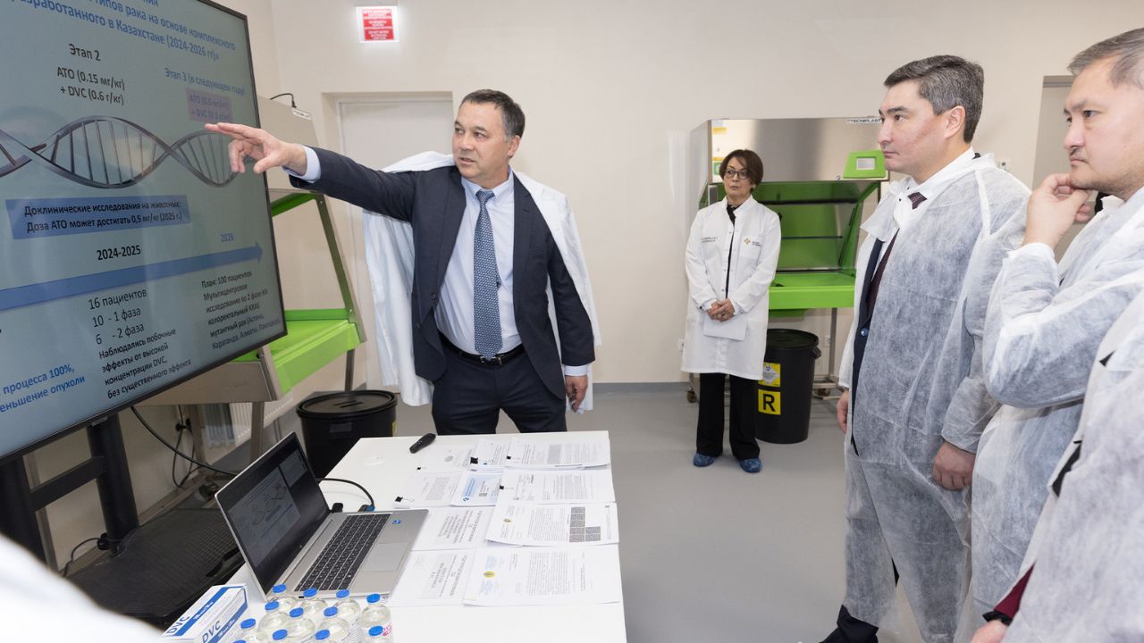 Премьер-министр Nazarbayev University-дің жаңа Биомедициналық орталығымен танысты
