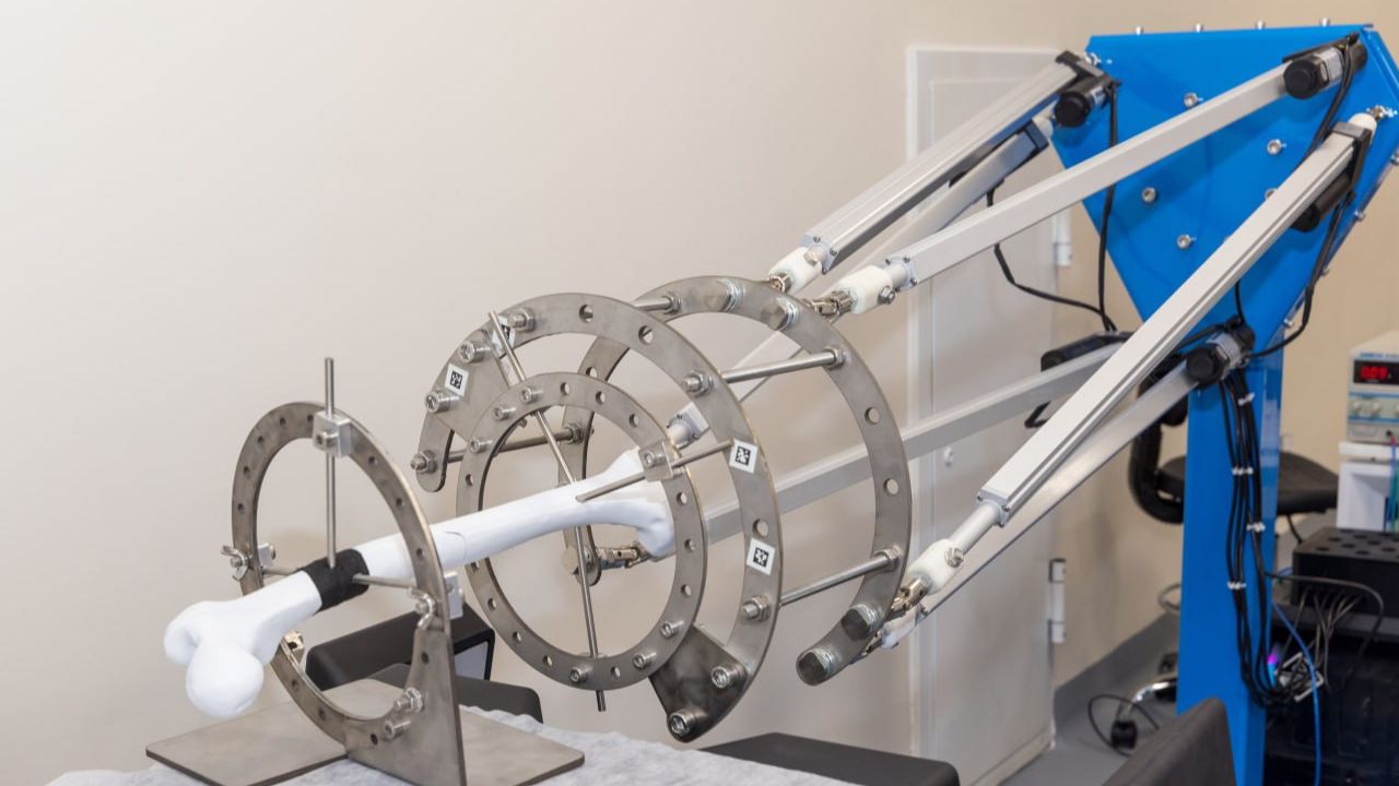 Премьер-министр Nazarbayev University-дің жаңа Биомедициналық орталығымен танысты