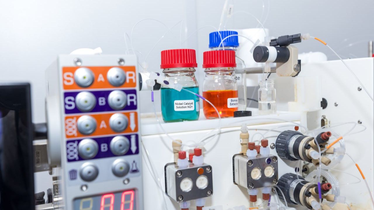 Премьер-министр Nazarbayev University-дің жаңа Биомедициналық орталығымен танысты