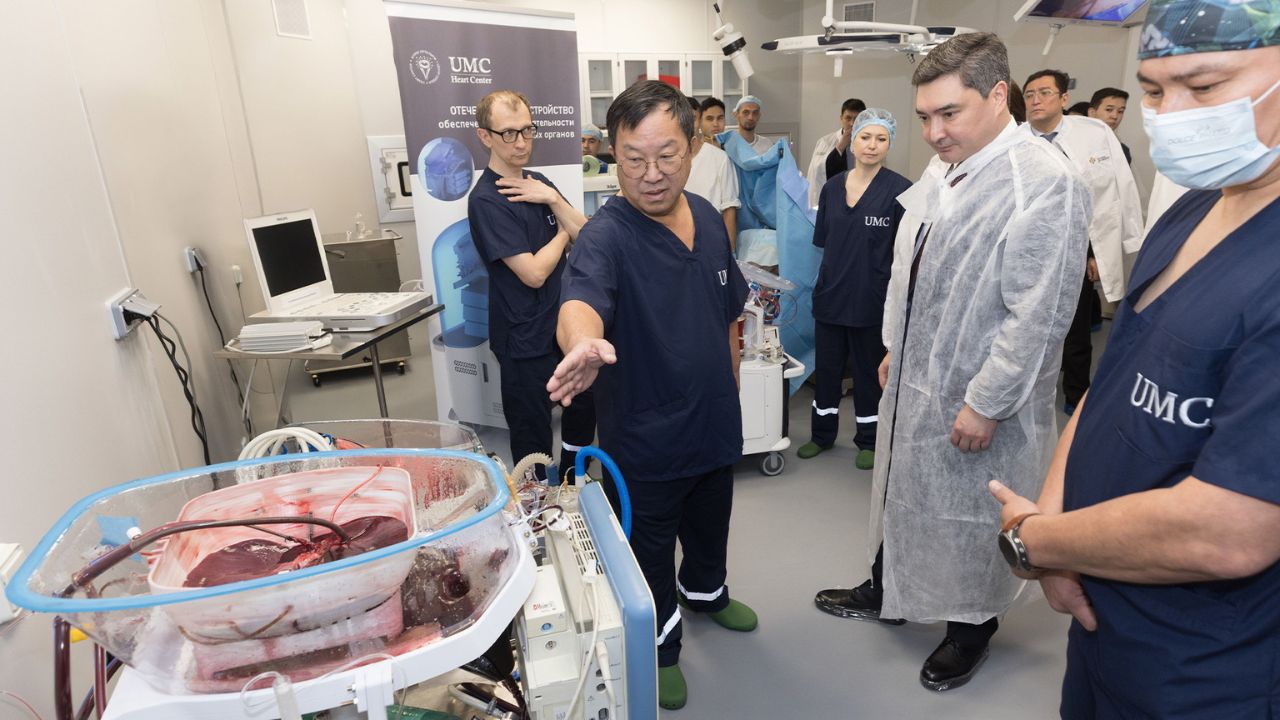 Премьер-министр Nazarbayev University-дің жаңа Биомедициналық орталығымен танысты