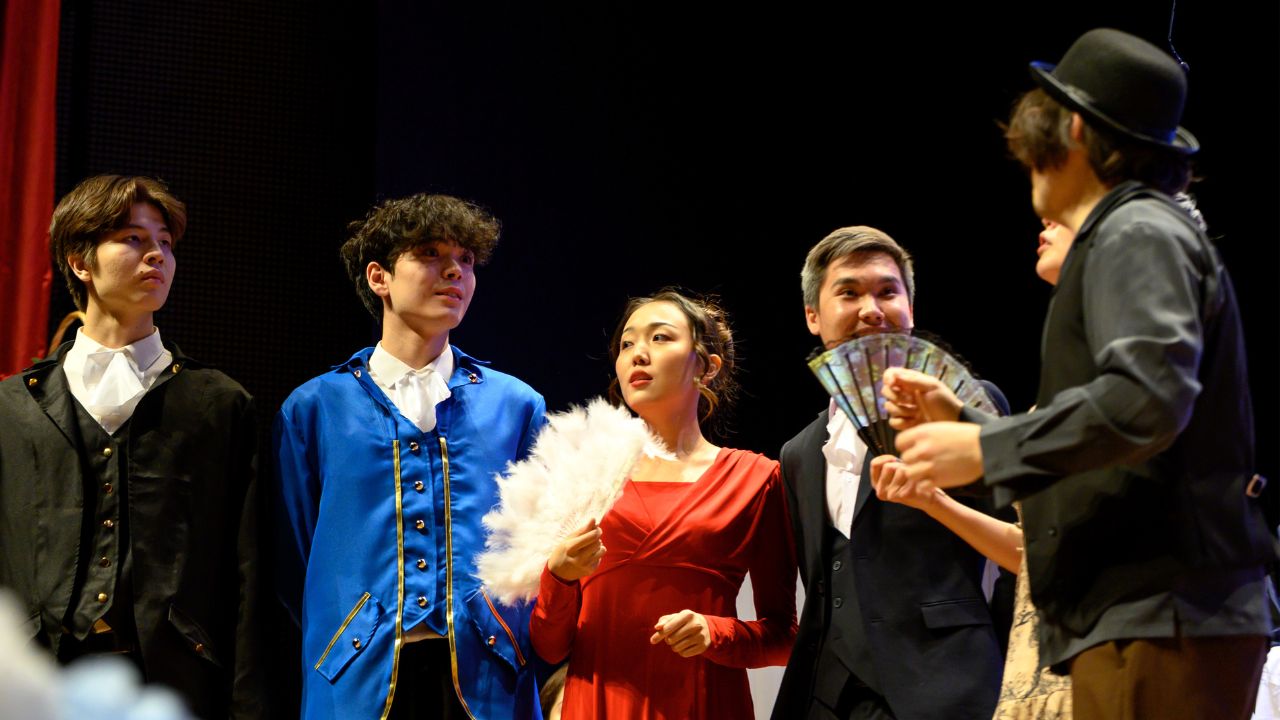 Kazakh Stage ұсынған «Тәкаппар Ғашықтар» қойылымы көрермен көзайымына айналды